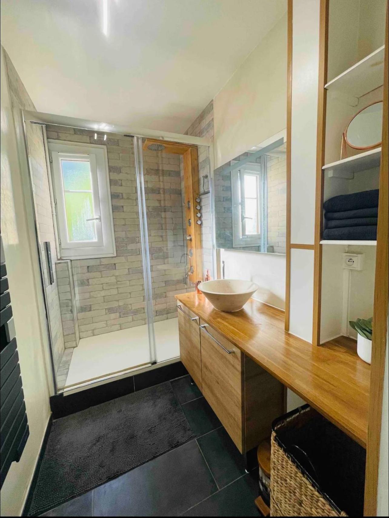 Modern 2 Bedroom Apartment Near Paris Metro, Giant Flat Screen Tv 85 Inches, Balcony, Free Parking Ivry-sur-Seine Eksteriør billede